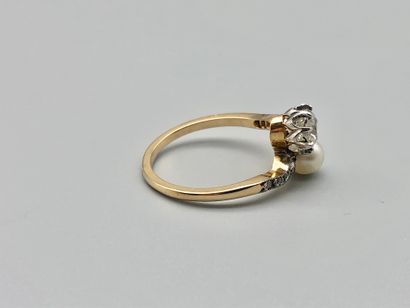 null Ring You and I in yellow gold 750 thousandths set with a pearl and an old cut...
