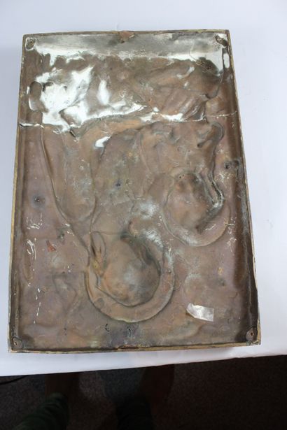 null "Virgin and child smiling" Bronze plate Dim : 51 x 34cm.