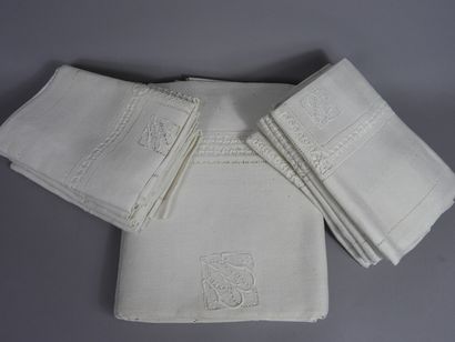null Très belle nappe et 12 serviettes en lin ivoire à motifs de jours de Venise...