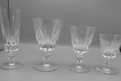 null Saint Louis, service de verres en cristal, modèle Guernesey composé de 12 verres...