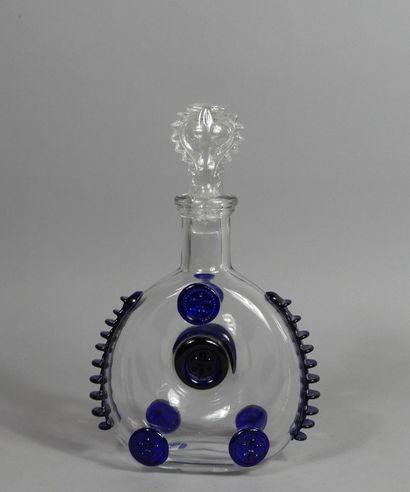 null BACCARAT, a cognac decanter in sulphur crystal and royal blue crystal appilcation...