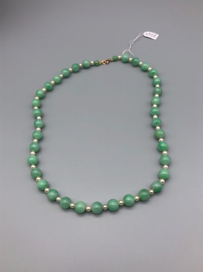 null Collier de perles de jade et de culture alternées, fermoir or, longueur 48 cm....