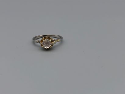 Gold ring 750 thousandth set with a white...
