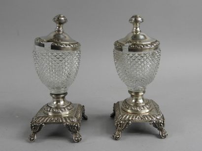 null Pair of mustard pots in cut crystal, silver plated metal mount. XIXth centu...
