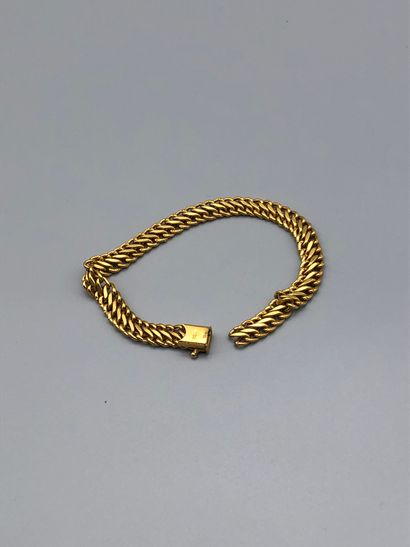 null Bracelet in yellow gold 750 thousandths broken American mesh 6.7 g.

*****LOT...