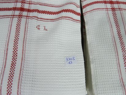 null 8 serviettes de toilette en nid d'abeille blanc et rouge. chiffre G L et bord...