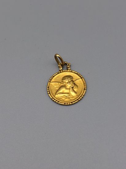 null Round medal in yellow gold 750 thousandths "angel of Raphael" signed P. Brandt,...