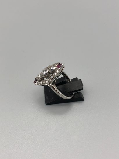 null Silver ring 925 thousandths set with red and white imitation stones in a shuttle...