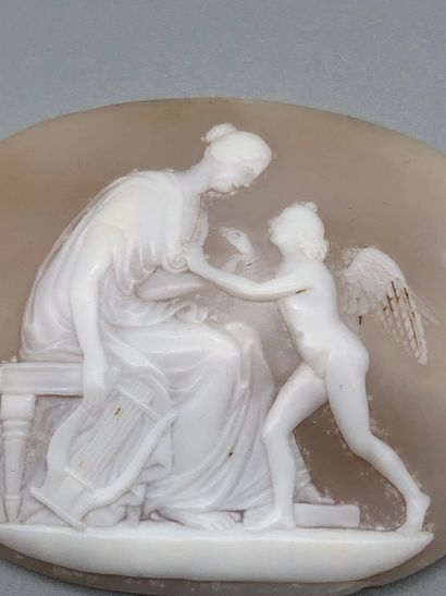 null Camée coquille claire, Venus et cupidon, début XIXème siècle, 5,5 cm de lar...