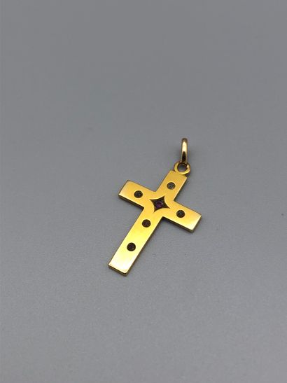 null Pendant cross in yellow gold 750 thousandths set with five diamonds cut in rose...