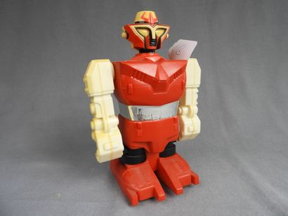 null Robot en plastique rouge mécanique made in Hong Kong. Ht : 23cms Robot Battery...