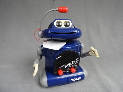 null Radio Robot TOMY. Electrique et piles. Made in Hong Kong. Haut : 20cms Poste...