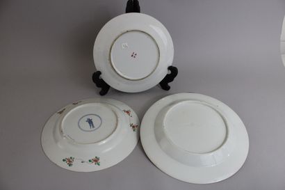 null Chine, début XVIIIe, XIXe et XXe siècles
Lot de deux assiettes en porcelaine,...