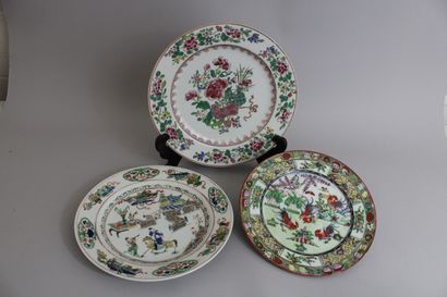null Chine, début XVIIIe, XIXe et XXe siècles
Lot de deux assiettes en porcelaine,...