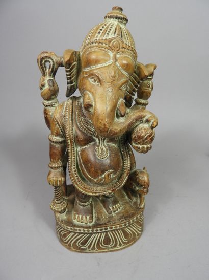 null Inde, première moitié du XXe siècle
Sujet en bois, représentant le dieu Ganesha...