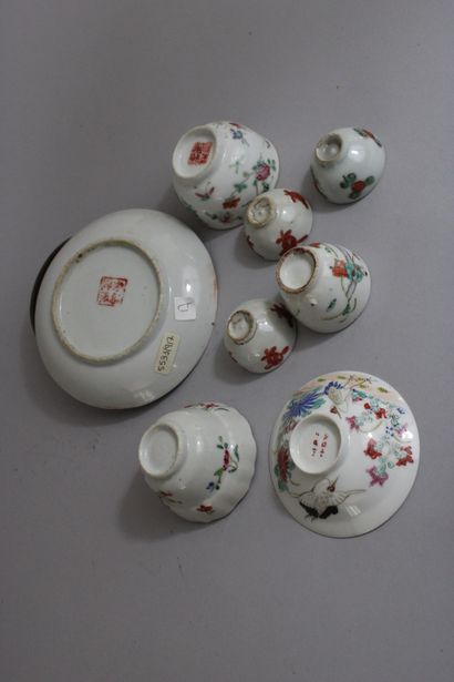 null Chine et Japon, XIXe siècle
Lot de huit petites porcelaines comprenant : une...