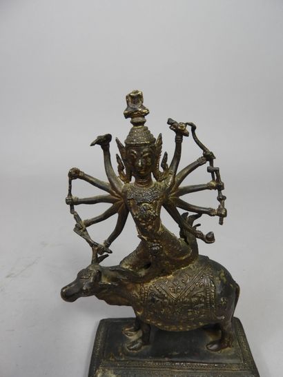 null Thaïlande, XXe siècle 
Sujet en bronze de patine brune, anciennement doré, représentant...