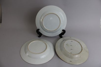 null Chine, Compagnie des Indes, XVIIIe siècle
Lot de trois assiettes en porcelaine...