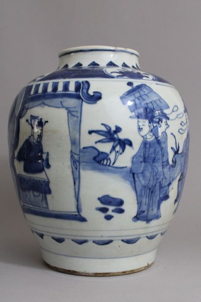 null Chine, XVIIIe siècle
Petit vase en porcelaine bleu-blanc, la panse galbée décorée...