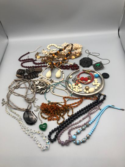 null Lot de bijoux fantaisie : colliers, pendentif agate zonée, boucles d’oreilles,...