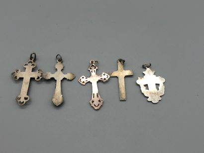 null Cinq pendentif croix et calice en argent 15,5 g.
Poinçon au crabe
Etat neuf,...