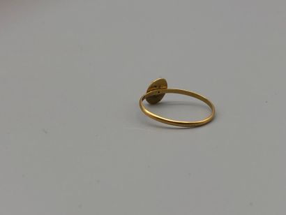 null Bague en or jaune 750 millièmes ornée d'un motif de coccinelle émaillé 0,8 g....