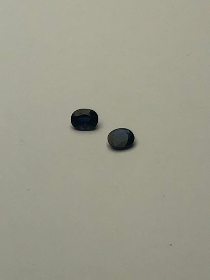 null Deux saphirs ovales facettés 2,26 carats.