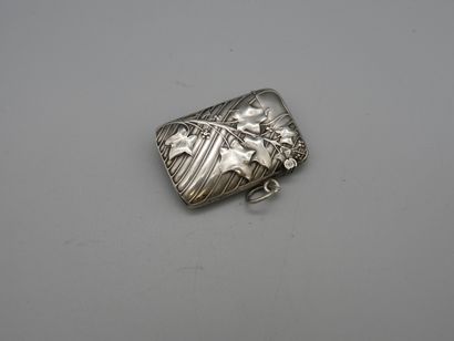 null Pyrogène en argent 1900 à décor art nouveau de lierre. 10,6g
A2619


