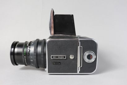 null HASSELBLAD 500C, appareil photo argentique format 6x6 : boîtier, un dos et un...