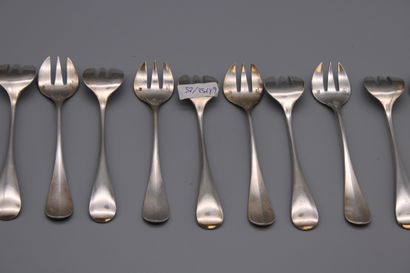 null Christofle Douze fourchettes à huitres en métal argenté, modèle uniplat
