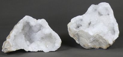 Importante géode de quartz nivoïde à la cavité...