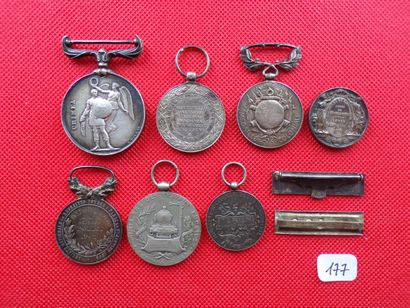 null REPUBLIQUE MILITAIRES : Lot de 9 Médailles et Barrettes en argent : Crimée 1854...