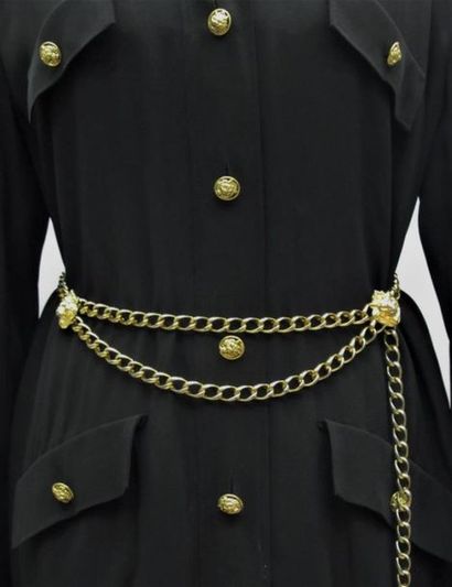 null G. KAZAZIAN Paris
Robe noire avec sa ceinture dans le style Chanel.
Taille M...