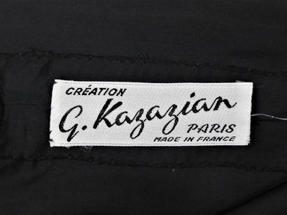 null G. KAZAZIAN Paris
Robe noire avec sa ceinture dans le style Chanel.
Taille M...