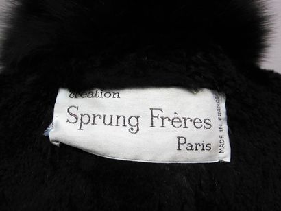 null SPRUNG FRERES Paris Créations
Manteau long en cuir d'autruche noire, col et...