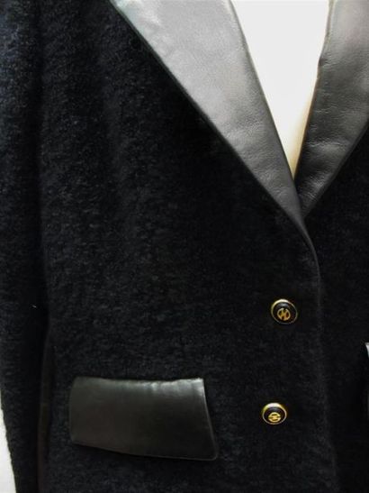 null CELINE Paris
Black buckle wool blazer jacket, lamb leather collar, two lamb...
