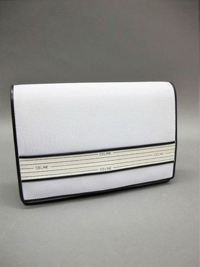 null CELINE Paris
Trois pochettes en tissu blanc et cuir noir, une en velours et...