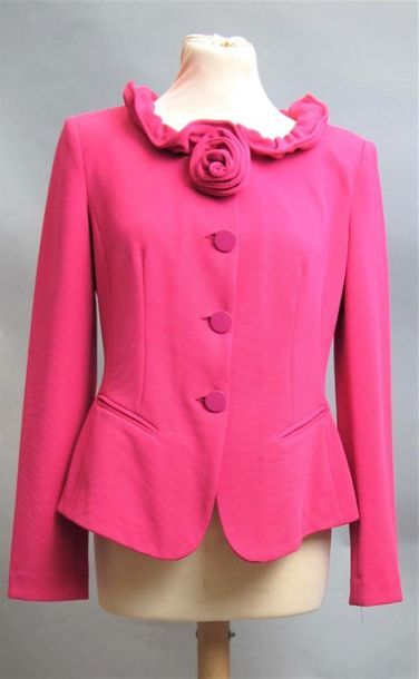 null ARMANI Collezioni
Short jacket fuchsia pink, convertible collar ending in a...