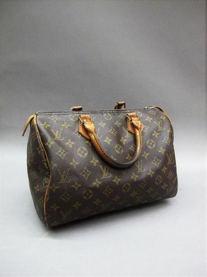 null LOUIS VUITTON Paris
Sac "Speedy 30" en toile monogramme et vache naturelle.
Dim:...