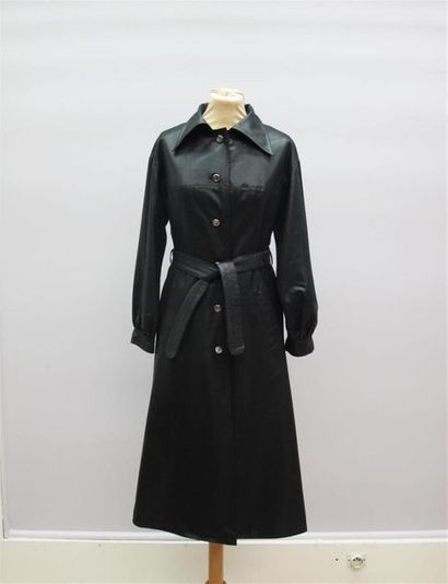 null Pierre CARDIN Paris Creation
Black Trench coat with leather belt, monogrammed...