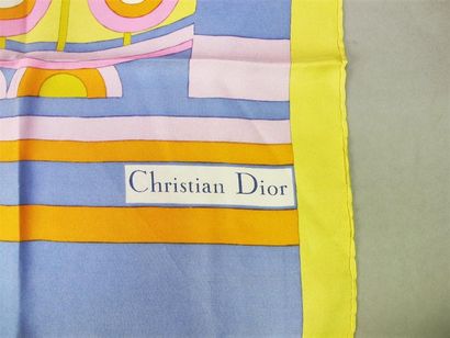null CHRISTIAN DIOR
Foulard en soie imprimée de formes géomètriques jaune, bleu,...