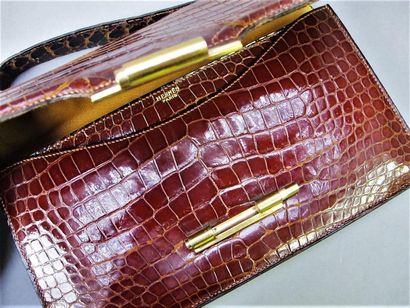 null HERMES Paris
Crocodile crocodile handbag with flap, handle, beige lamb lining....
