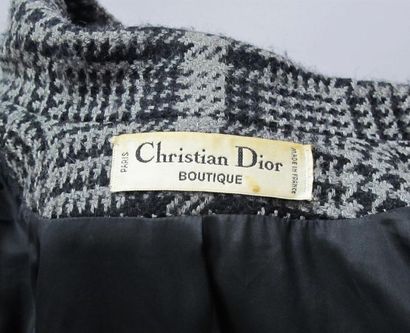 null Christian DIOR Boutique
Manteau en laine vierge tartan gris et noir, deux poches...