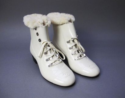 null CHANEL Cream-coloured ski
boots with rabbit fur lining
Size 40 
(very good ...