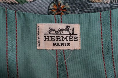 null HERMES Paris
Blazer en soie imprimée de bateaux signé Phillipe Dumas, 4 poches...