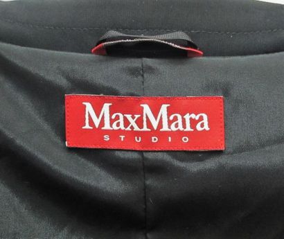 null MAX MARA Studio
Veste en coton imprimé zèbre, zippée sur le devant.
Taille 40...