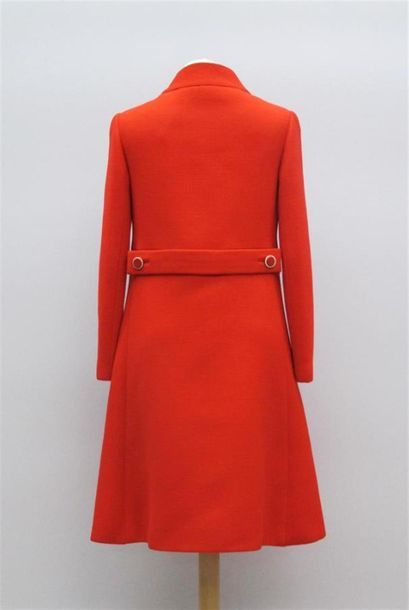 null Emanuel UNGARO Haute Couture Circa 1965
Manteau rouge en drap de laine, deux...