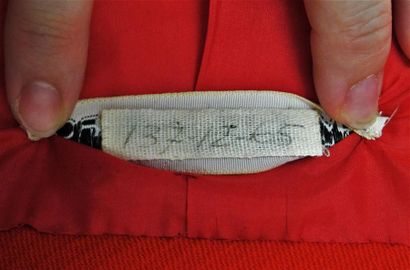 null Emanuel UNGARO Haute Couture Circa 1965
Manteau rouge en drap de laine, deux...