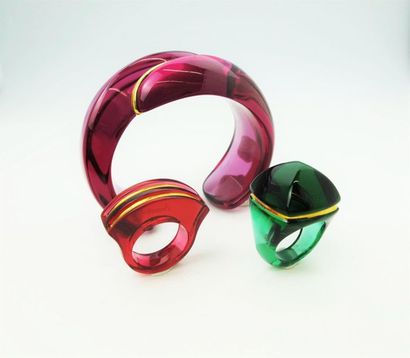 null BACCARAT
Bracelet ouvert modèle "coquillage" en cristal coloré rose fushia rehaussé...