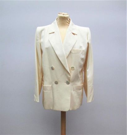 null YVES SAINT LAURENT Left
Bank White jacket tailor's jacket in wild silk.
Size...